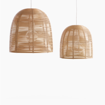 Lampes suspendues Vincent Sheppard Vivi en rotin naturel avec un design tissé en forme de dôme.