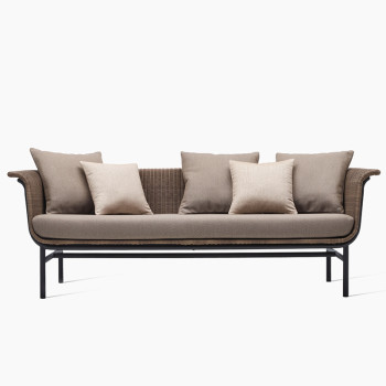 Vincent Sheppard Dreisitzer-Loungesofa in Schwarz und Taupe mit geflochtenem Design und weichen Kissen für erhöhten Komfort.