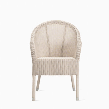  Vincent Sheppard Mia dining chair in old lace wicker, featuring a classic woven design with metal-capped legs.