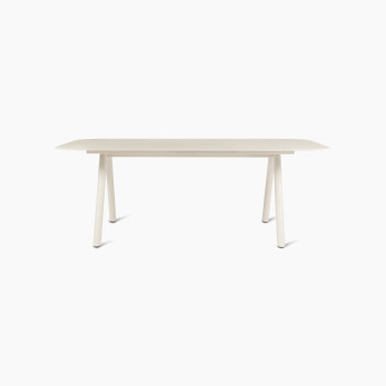 Vincent Sheppard Kodo eettafel met een duinwit frame en Portland blad, met een lengte van 210 cm.