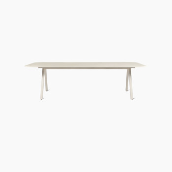 Vincent Sheppard Kodo eettafel met een duinwit frame en Portland blad, met een lengte van 280 cm.