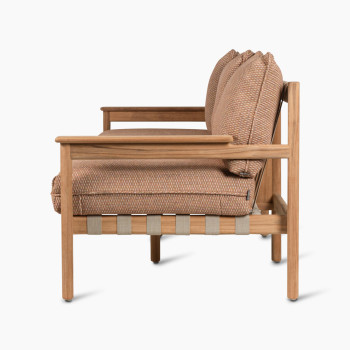 Vincent Sheppard Oda 3-zits loungesofa met licht houten frame, voorzien van kussens en armleuningen in Sienna-stof.