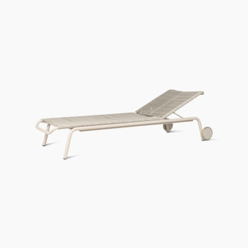 Kodo sunlounger in Dune white without cushion by Vincent Sheppard, side view.