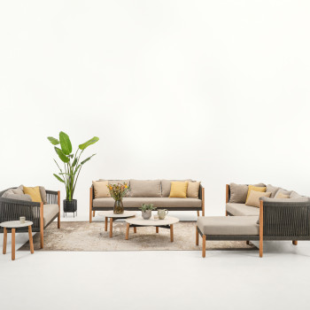  Vincent Sheppard Lento modular set with a lounge chair, 2-seater lounge sofa, stone dust cushions, Lento coffee tables, Ivo plant stand, and Cliff outdoor rug.