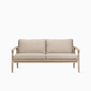 David Lounge-Sofa 2S von Vincent Sheppard mit beigen Kissen und hellem Holzrahmen.