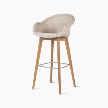 Edgard barstool with a teak base and Old Lace-coloured wicker seat by Vincent Sheppard, 45-degree angle view.